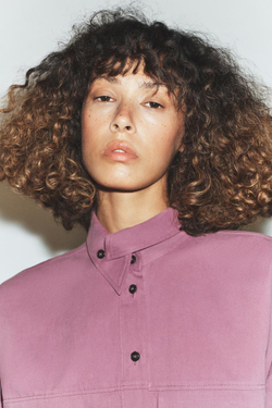 ZARA РУБАШКА ОВЕРСАЙЗ С ВОРОТНИКОМ-СТОЙКОЙ, ЦВЕТ МАЛЬВЫ