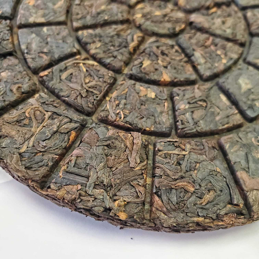 59267 Чай прессованный черный Пуэр Шу "Цзинлун, Бельгийская Вафля" мини бин, 200 гр