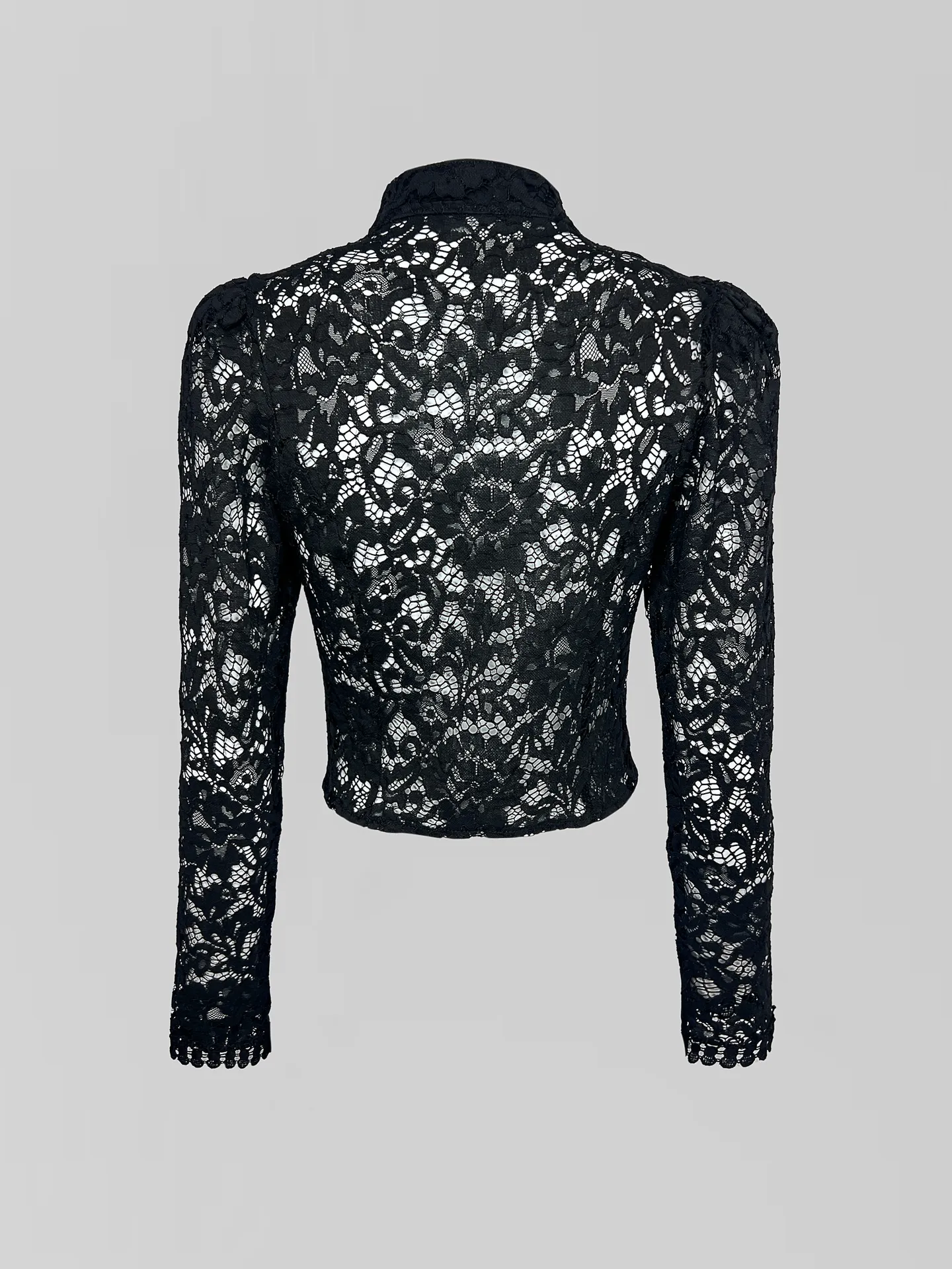 Блузка BD colleсtion однотонная приталенная из гипюра на золотых пуговицах