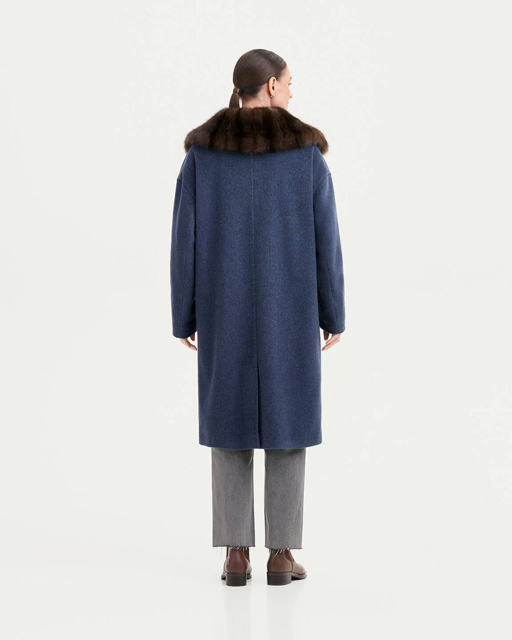 Пальто кашемировое с отделкой из меха соболя
