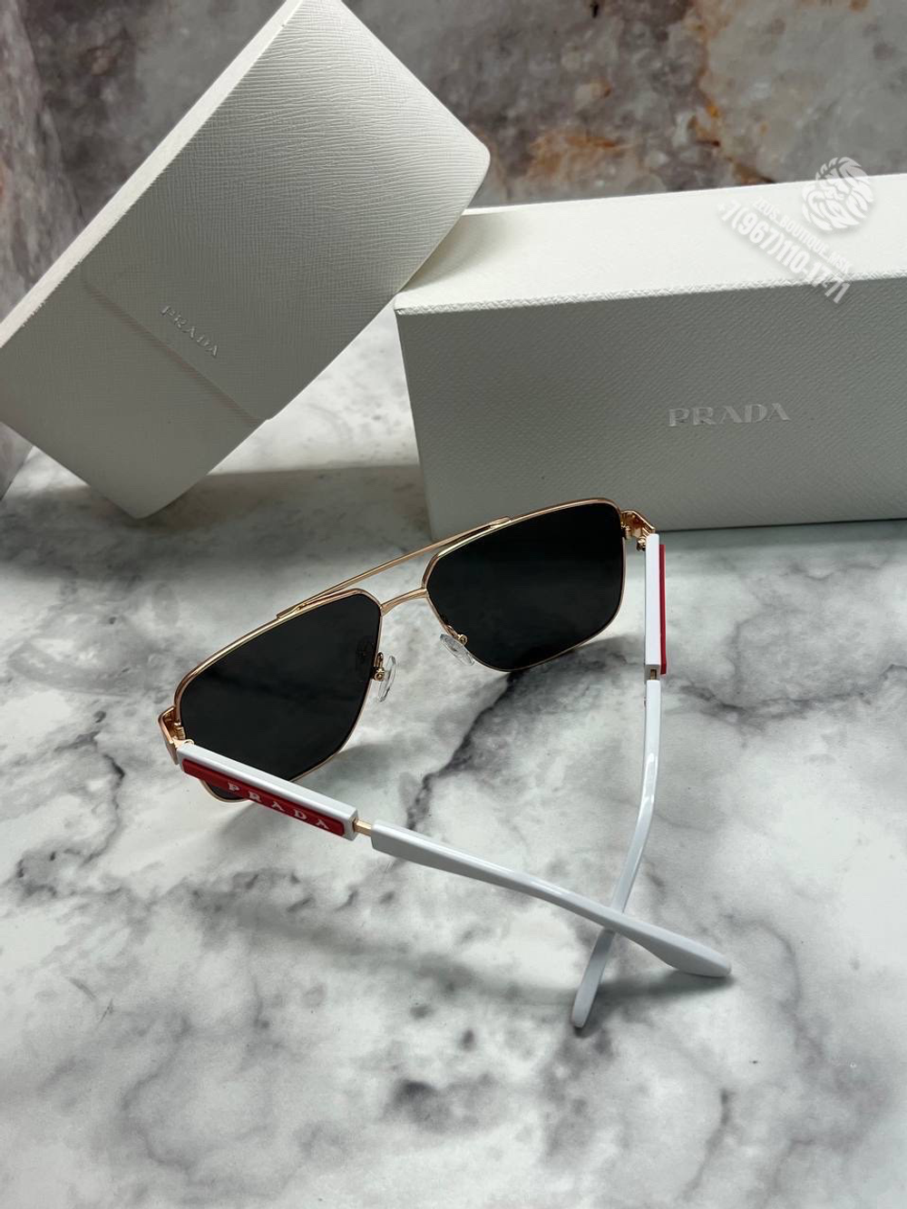 Солнечные очки Prada