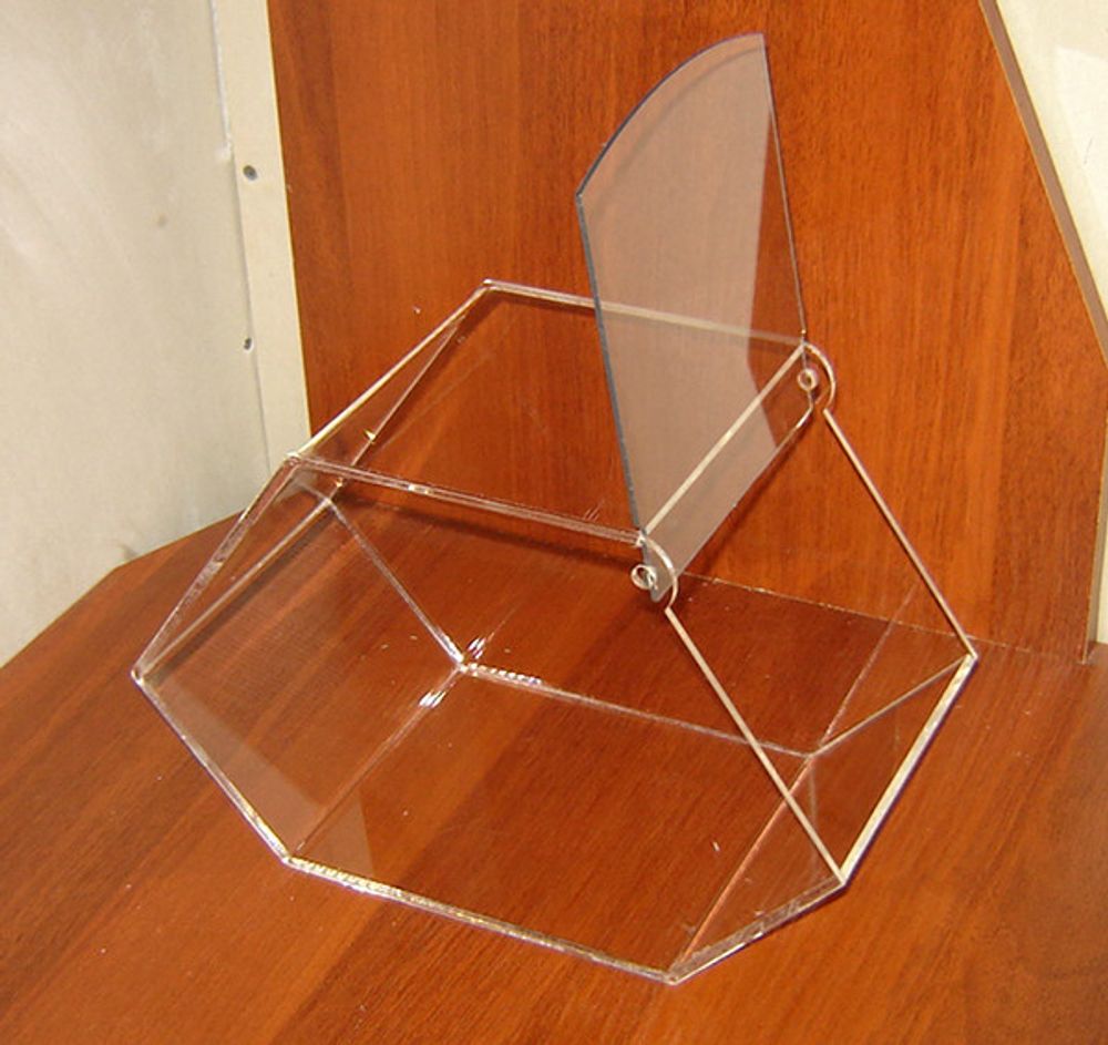 Бокс 6-ти угольный 150х300х200