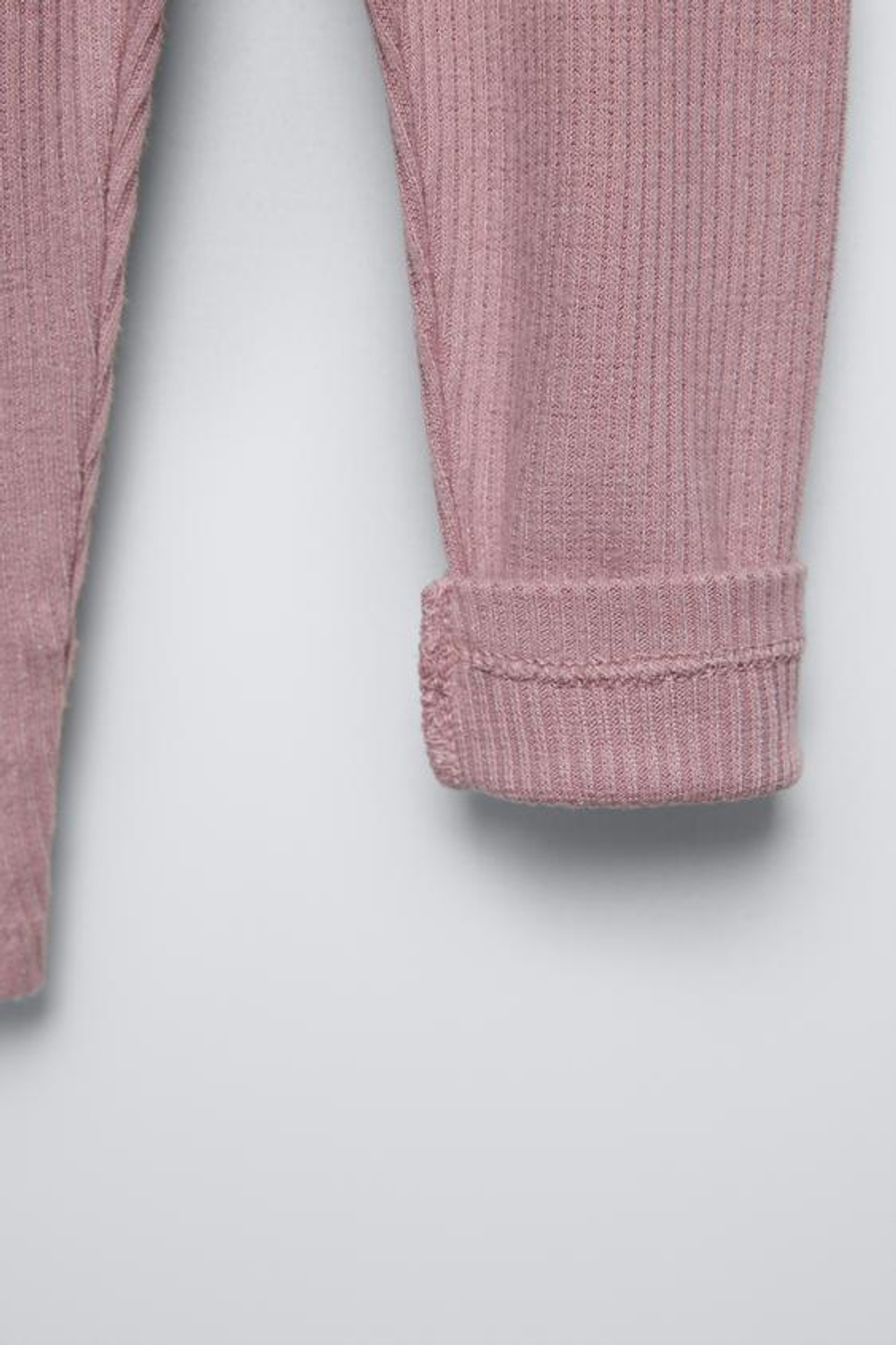 ZARA КОМПЛЕКТ ИЗ ФУТБОЛКИ И ЛЕГИНСОВ, РОЗОВЫЙ