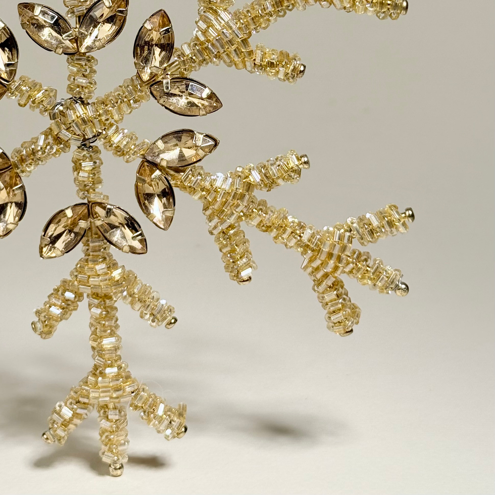 Снежинка бисер золото