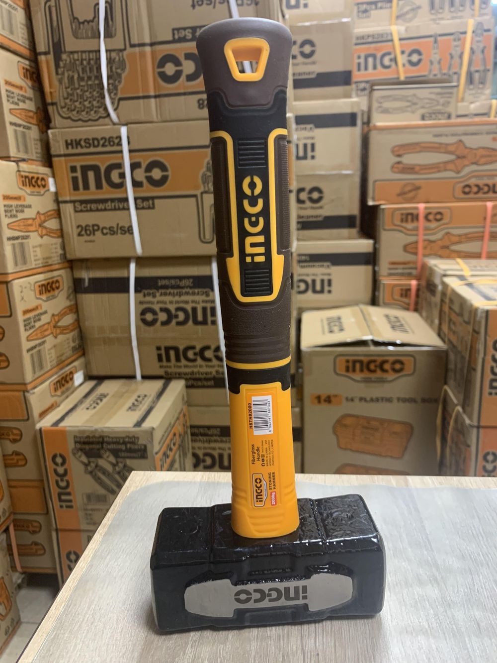 Кувалда с фибергласовой рукояткой 2кг. SUPER INGCO HSTH82000 INDUSTRIAL