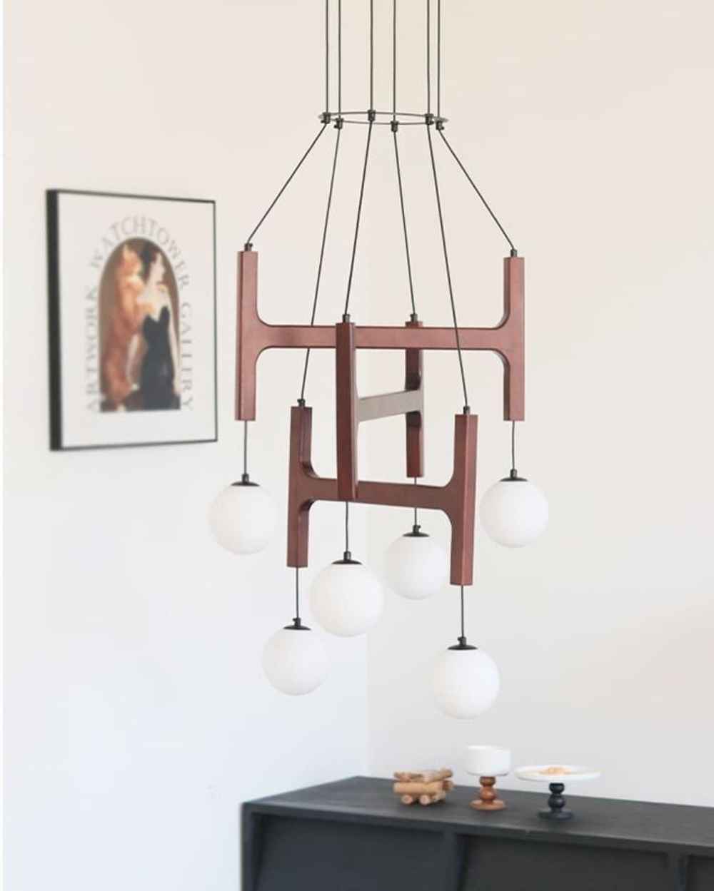 Стильная дизайнерская люстра в современном минимализме