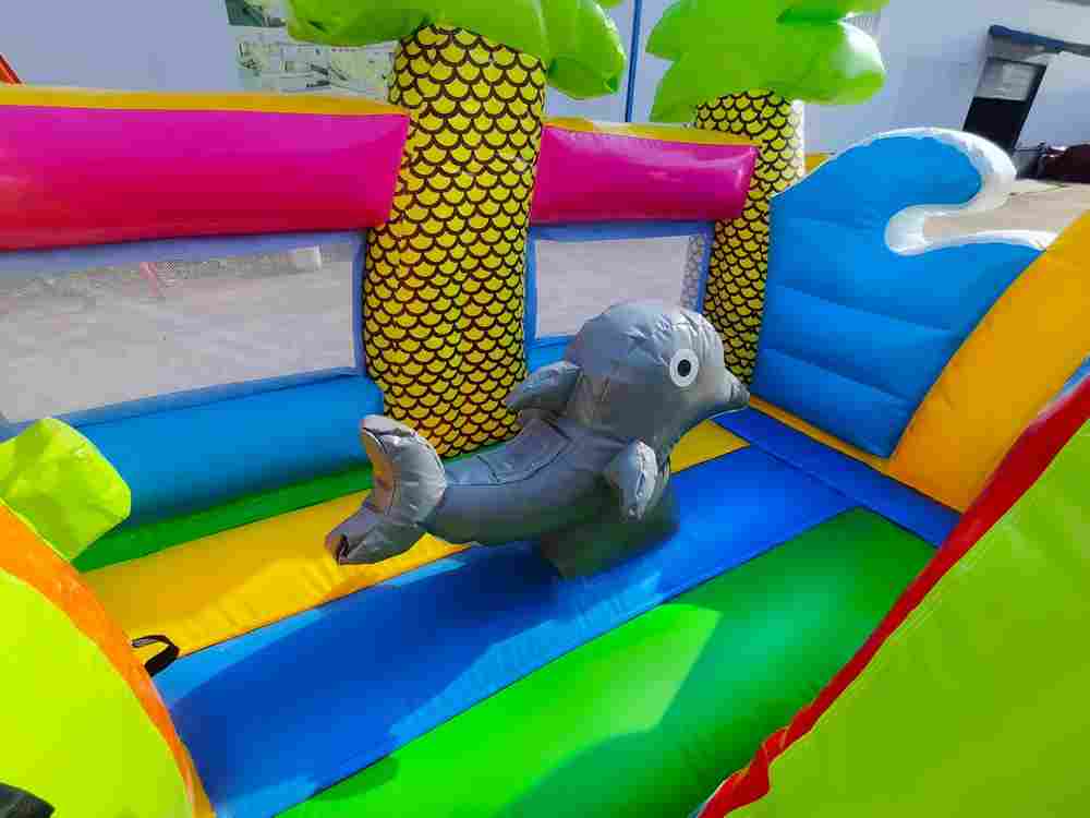 Коммерческий надувной батут с горкой «В гостях у моря» 10*5*5 м.