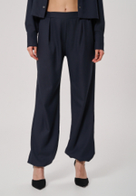 Брюки с поясом на резинке синие