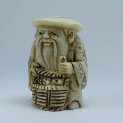 Нэцкэ Дзюроднин в круглой шапке с корзиной рыбы