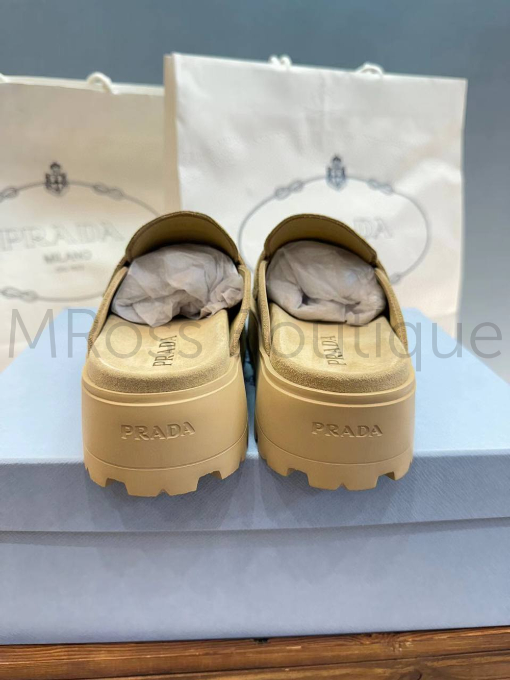 Мюли Prada женские замшевые в бежевом цвете