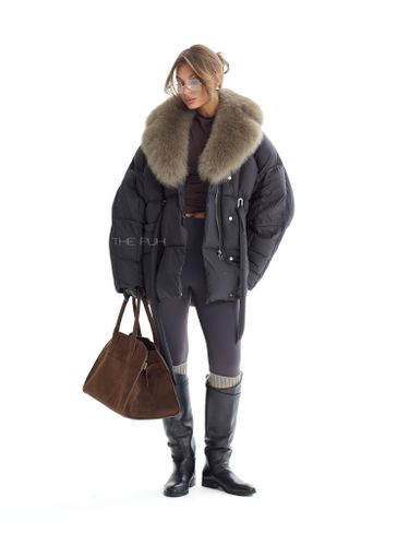 Черный пуховик летучая мышь с серым мехом