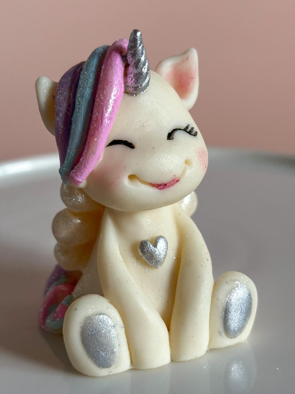 Фигурка из шоколадной глазури "Единорожка белый"