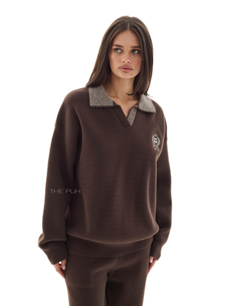 Шоколадный костюм с вышивкой и воротом-поло