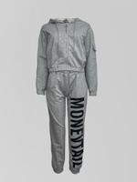 Спортивный костюм Miss Diva 189 из укороченной толстовки на молнии и штанов с крупной надписью