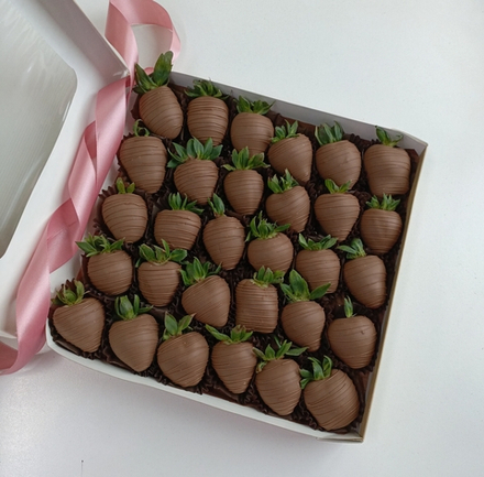 Клубника шоколаде " Молочная классика" L