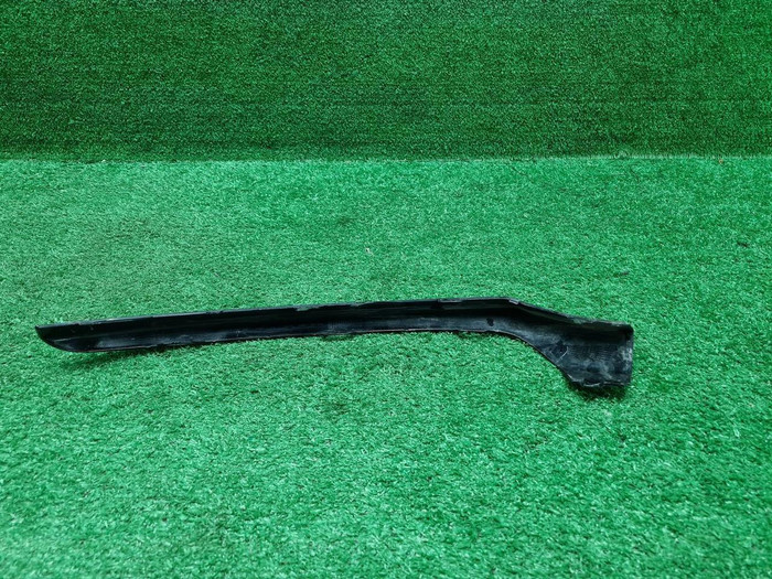 Молдинг бампера RH Mercedes C w205 (14-18) AMG