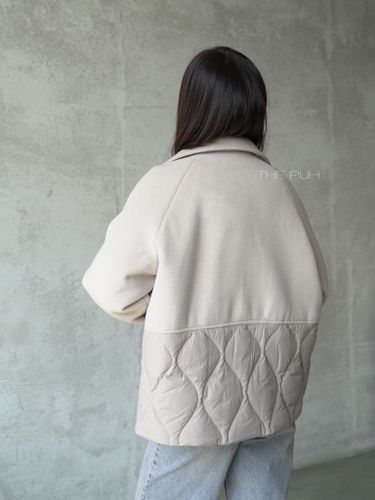 Бежевая комбинированная куртка с манишкой