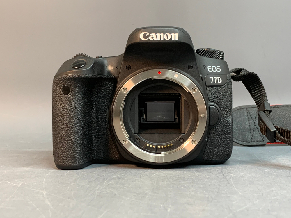 Canon EOS 77D Body 18.400 кадров