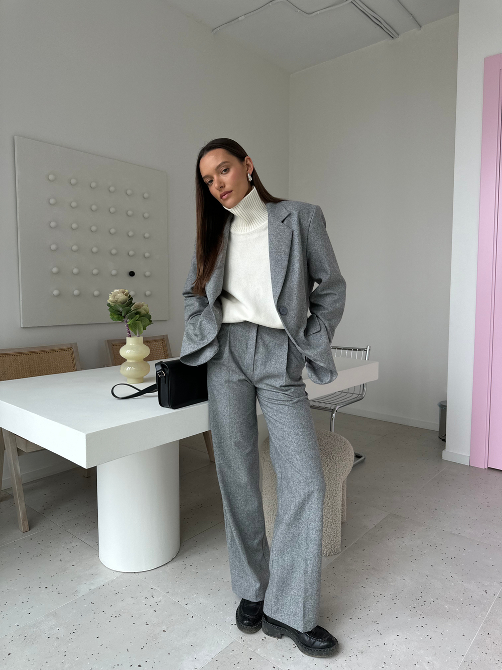 Брюки из шерсти со складками светло-серые