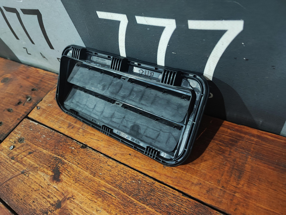 Решетка вентиляционная боковая Hyundai Solaris 2 (HCR) 17-нв Б/У Оригинал 97510H5000