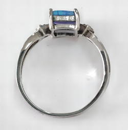 Ювелирное кольцо из серебра 925 пробы,вставка опал,фианиты,размер17