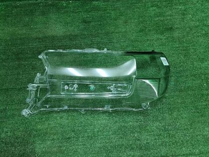 Стекло фары левое Toyota Land Cruiser 200 (15-21)