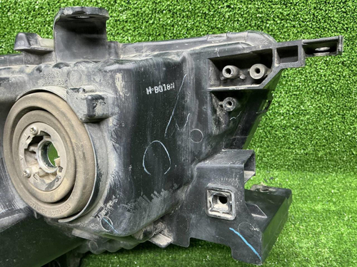 Фара левая Mitsubishi Pajero Sport 2 13-16 ксенон