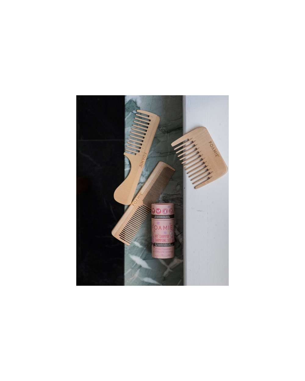 Foamie Berry Brunette Dry Shampoo - порошковый сухой шампунь для темных волос /   40  g  / GTIN 4063528014016