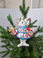 Кролик из Алисы ёлочная игрушка из фарфора