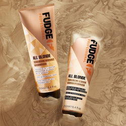 Fudge All Blonde Colour Boost Shampoo - восстанавливающий шампунь, возвращающий блеск тусклым волосам для светлых волос /   250  ml  / GTIN 5031550000313