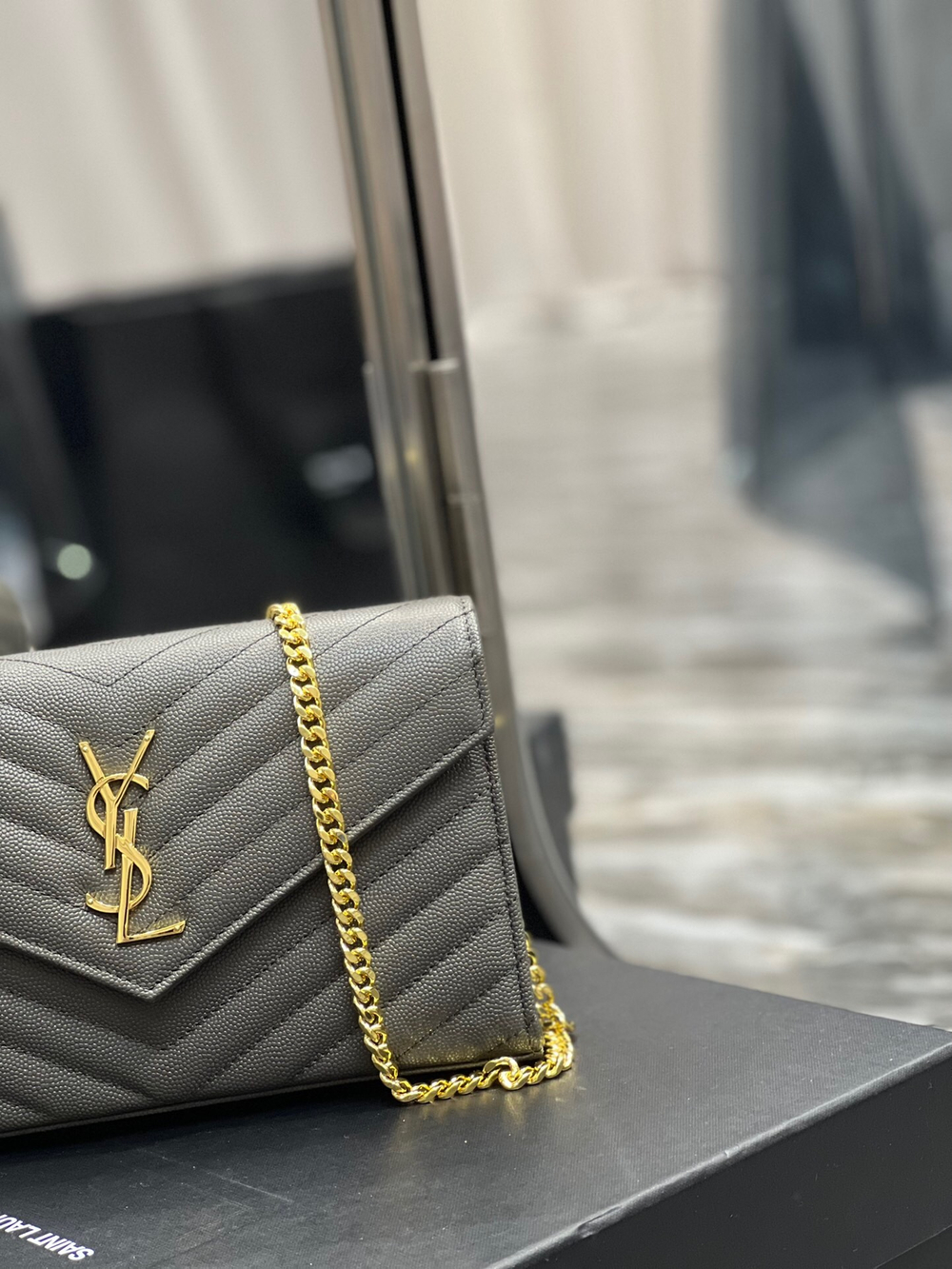 Saint Laurent WOC 22 cm
