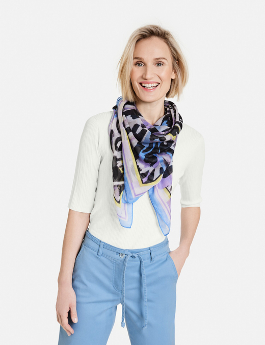 Палантин из струящейся ткани