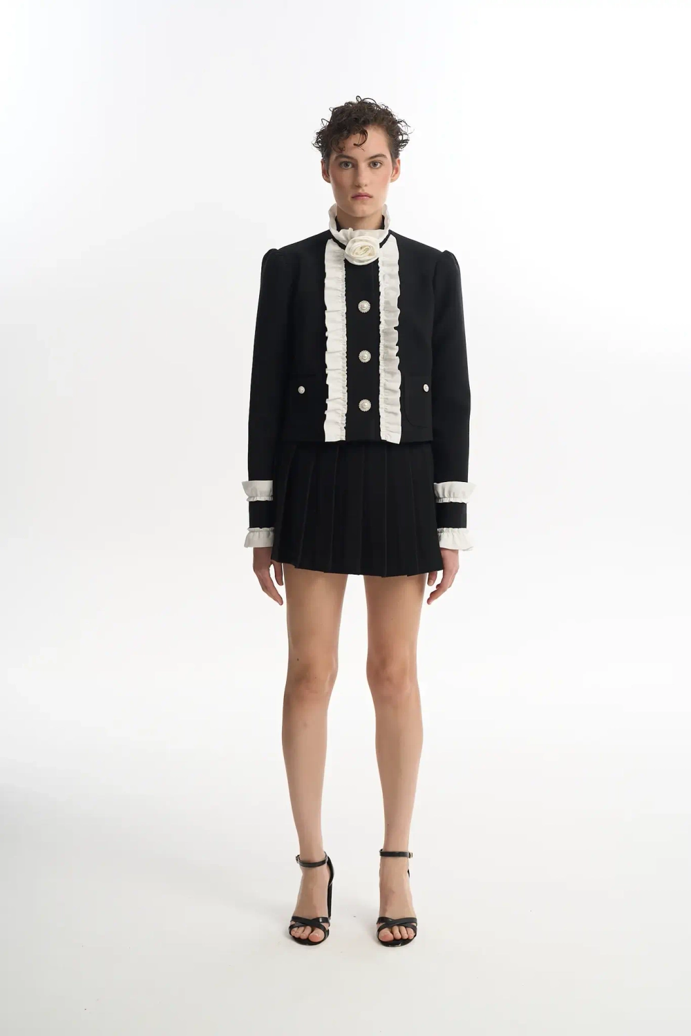 Жакет с рюшами и розой