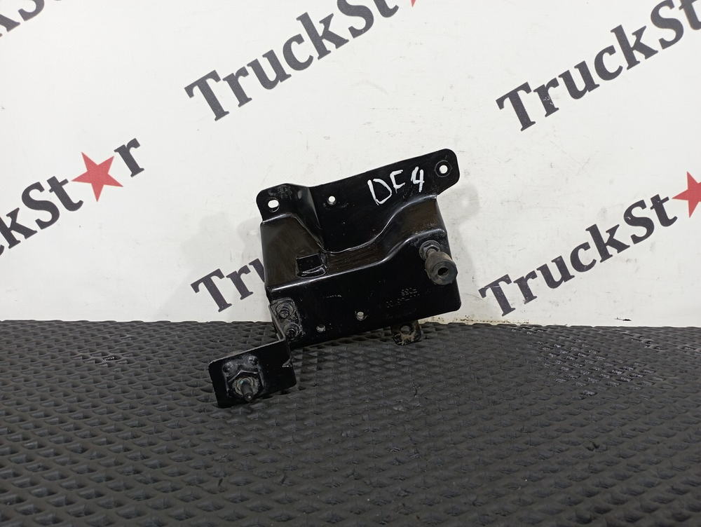 Кронштейн замка капота правый