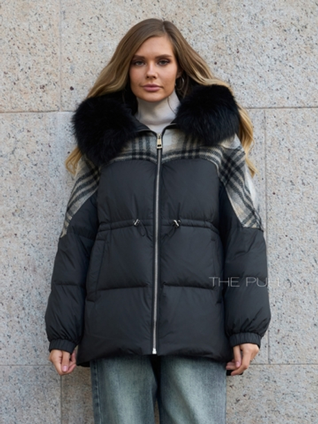 Черно-серый комбинированный пуховик с мехом енота