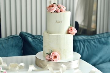 Торт  мраморный и с пионовидными розами "love" №1080