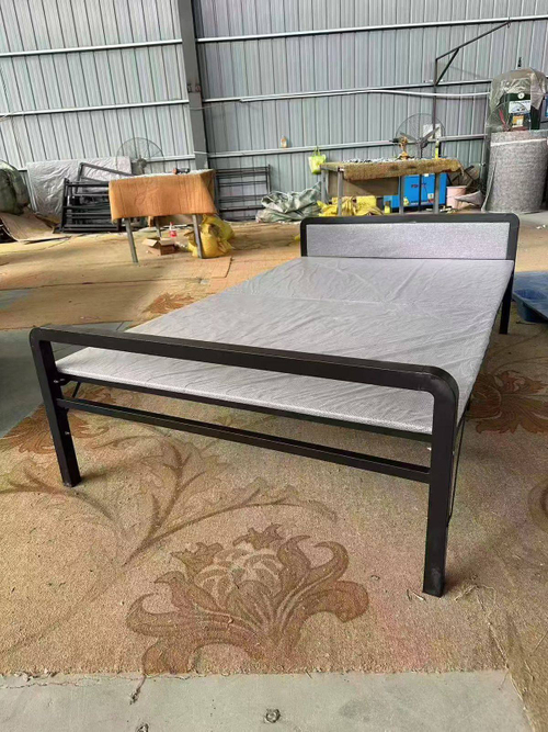 Металлическая кровать