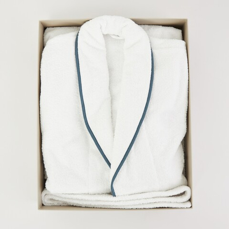 Халат махровый с шалькой Claire Batiste Atelier Roma Niveo белый с синим кантом