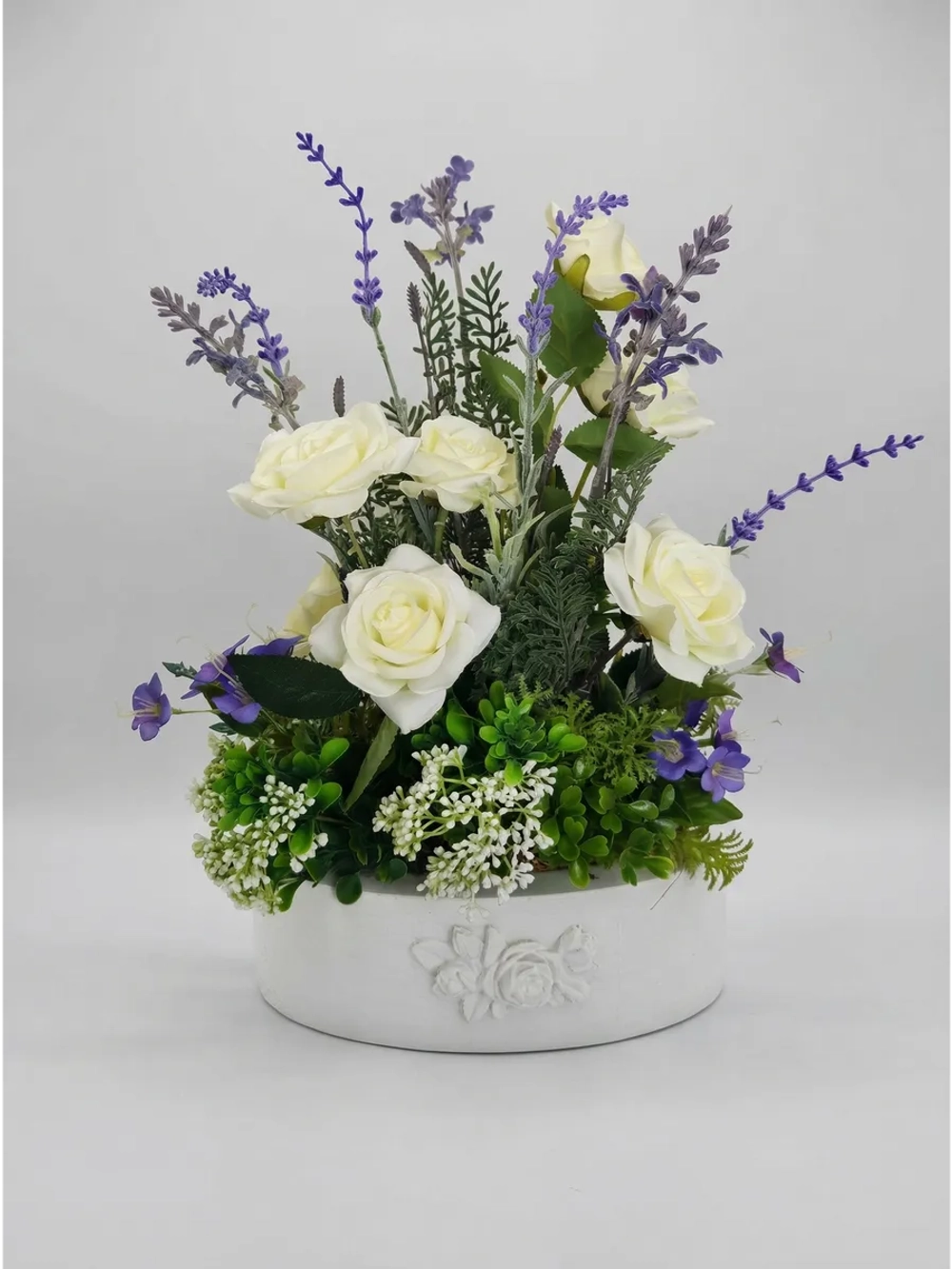 Искусственные цветы для интерьера в кашпо