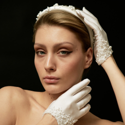 Перчатки кокроткие с жемчужной россыпью