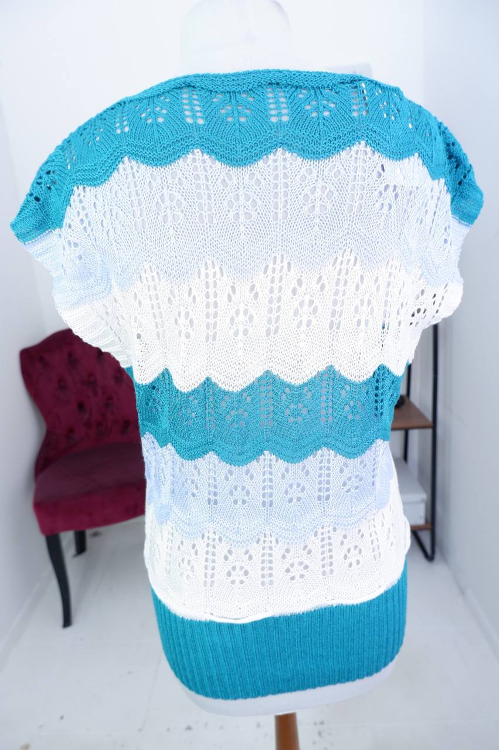 Жилетка вязаная симпатичная 48-50 размер