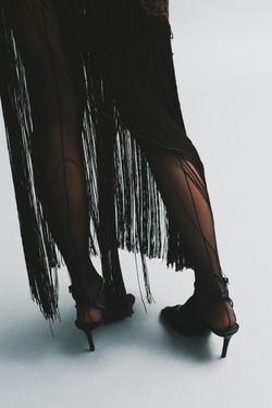 ZARA ПЛАТЬЕ НА БРЕТЕЛЯХ С КРУЖЕВОМ И БАХРОМОЙ, КОРИЧНЕВЫЙ