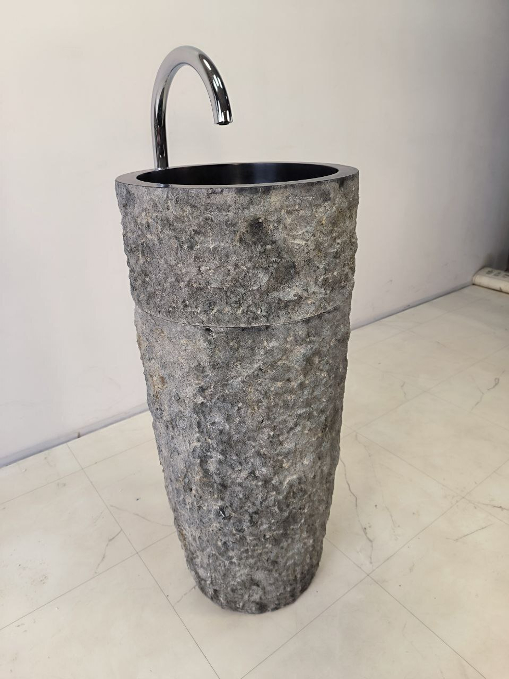 Раковина напольная из андезита Pedestal Black Marmo MN-65921 40х40х90 из натурального камня