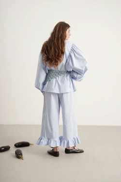 Рубашка с объемным рукавом в сине-голубую клетку