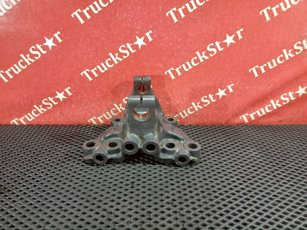 Кронштейн передней рессоры левый