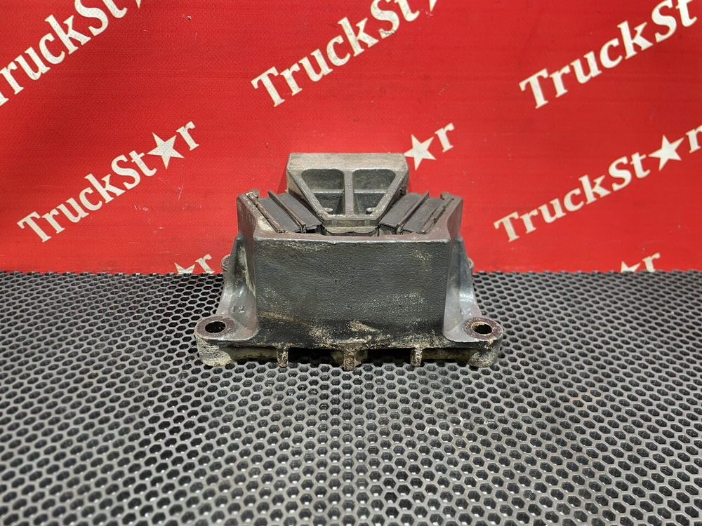 Подушка двигателя задняя