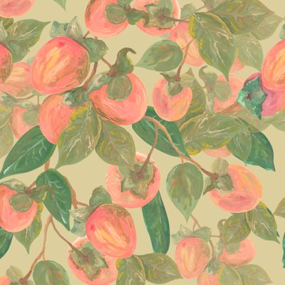 Спелая хурма на зелёном фоне