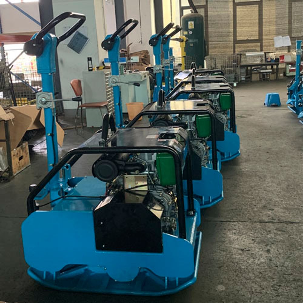 Виброплита дизельная ROBUST CPC-400DE реверсивная - [446 кг / 40 кН / Changfa CF192F]