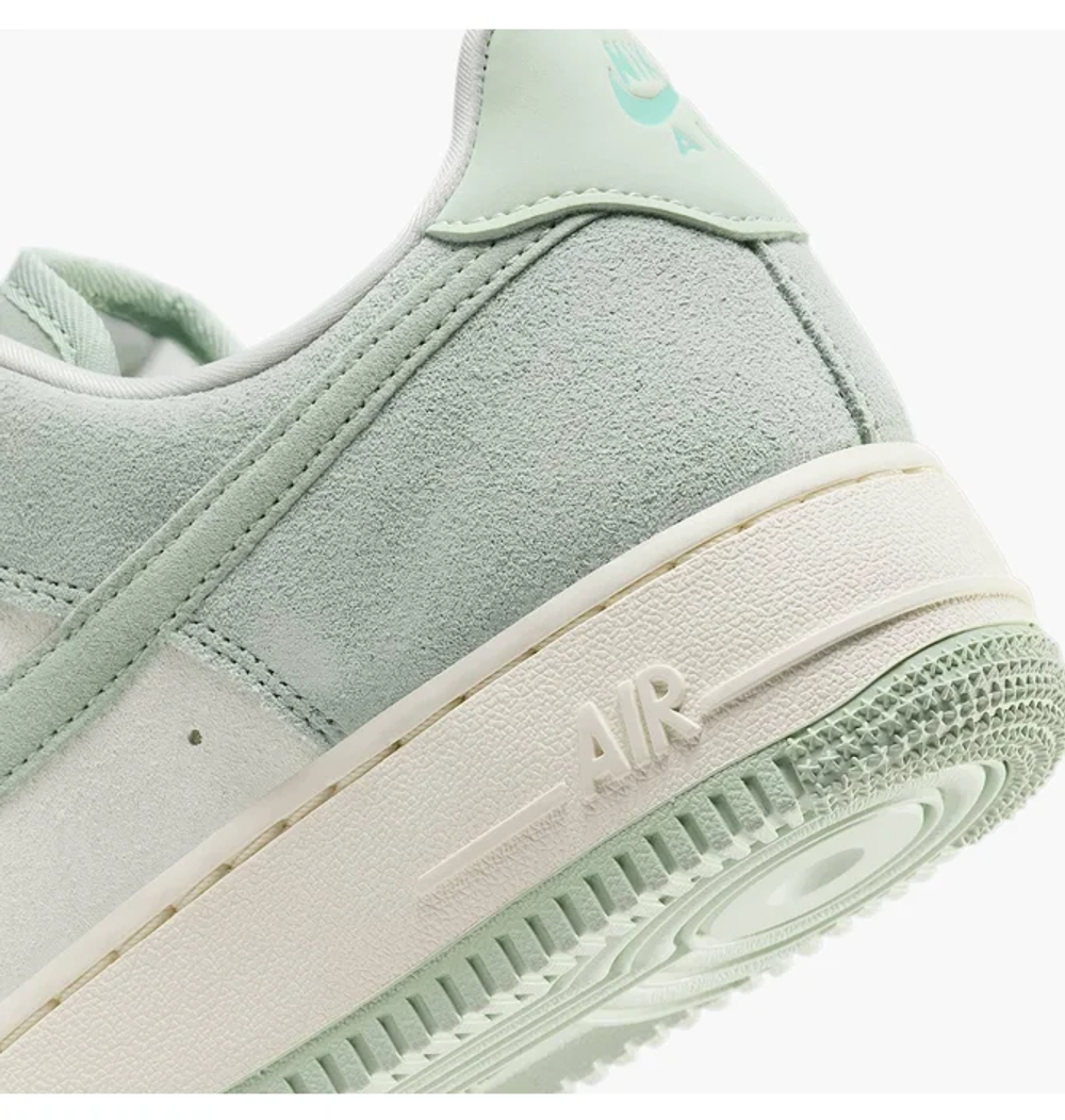 Кроссовки женские NIKE WMNS AIR FORCE 1 '07 SE TRK3