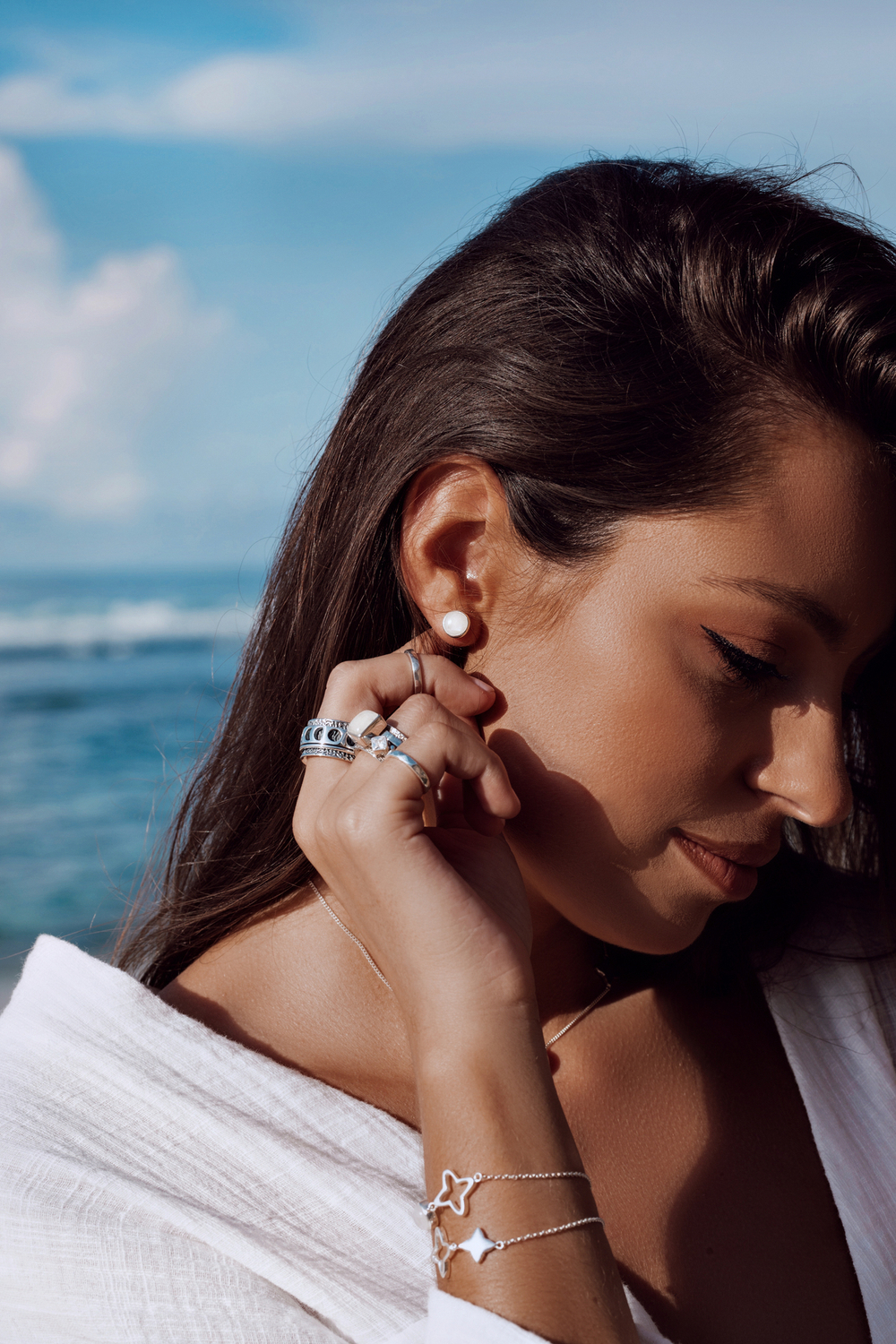 Серьги-пусеты с радужным лунным камнем